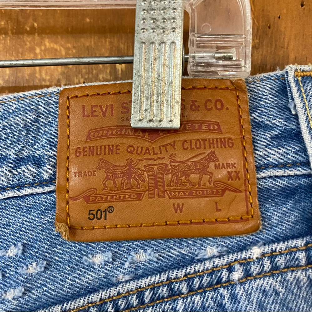 LEVIS 501 Jeans Shorts Sz 32 Distressed - Picture 5 of 6